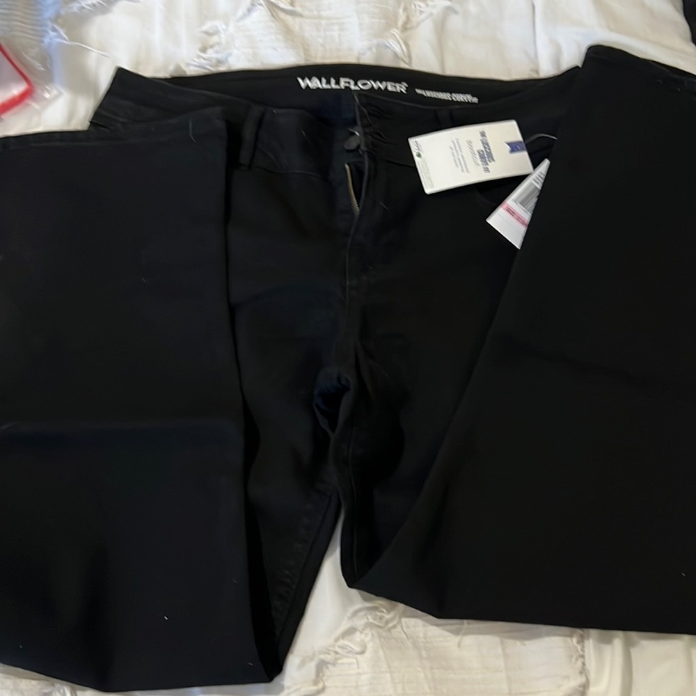 Wallflower black curvy fit bootcut jeans, stretchy